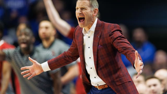 Feb 24, 2024; Lexington, Kentucky, USA; Alabama Crimson Tide head coach Nate Oats yells to his players during the first half against the Kentucky Wildcats at Rupp Arena at Central Bank Center. Mandatory Credit: Jordan Prather-USA TODAY Sports  